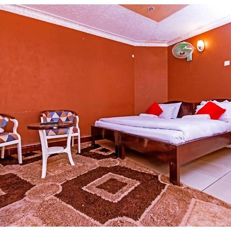 كامبالا Royal Lake View Gardens المظهر الخارجي الصورة
