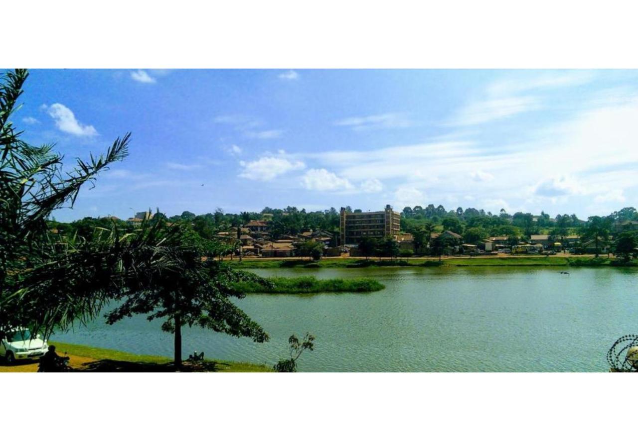 كامبالا Royal Lake View Gardens المظهر الخارجي الصورة