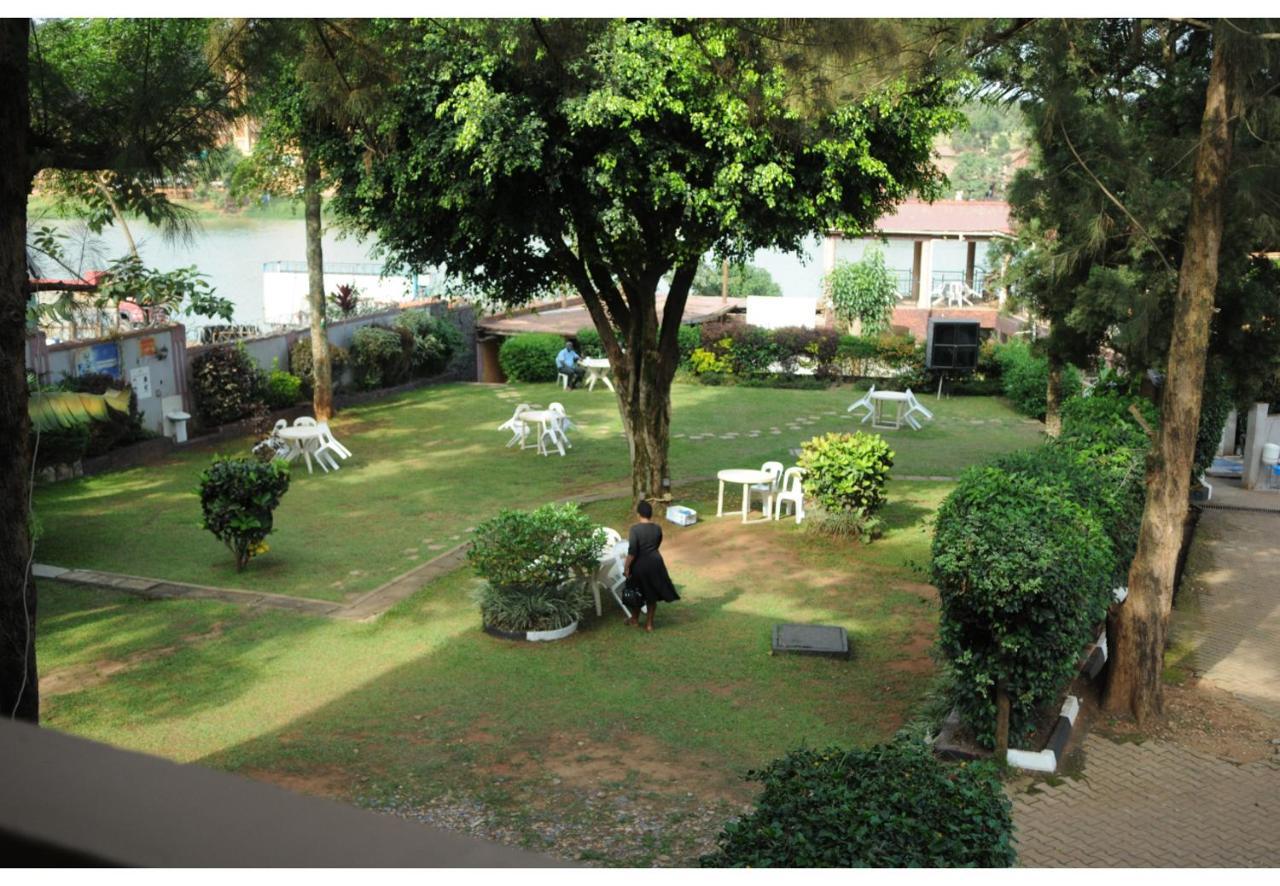 كامبالا Royal Lake View Gardens المظهر الخارجي الصورة