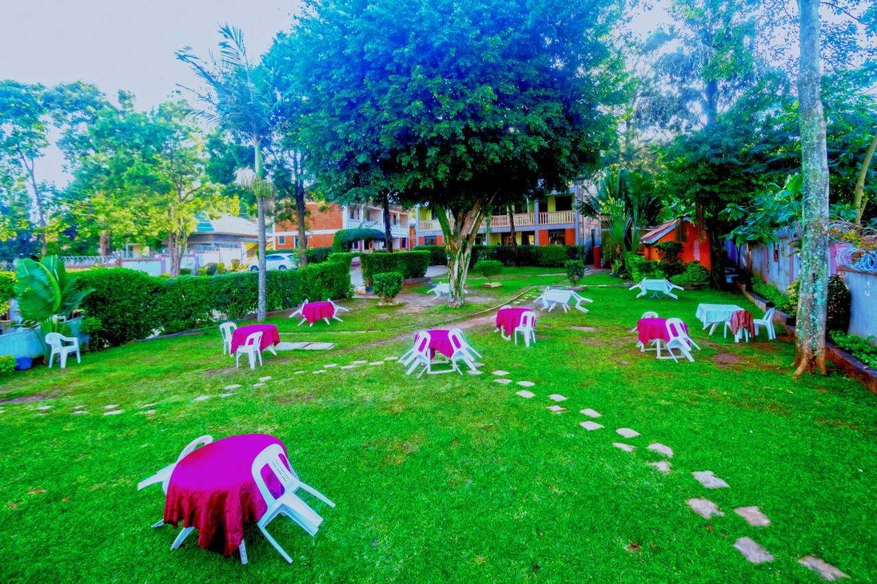 كامبالا Royal Lake View Gardens المظهر الخارجي الصورة