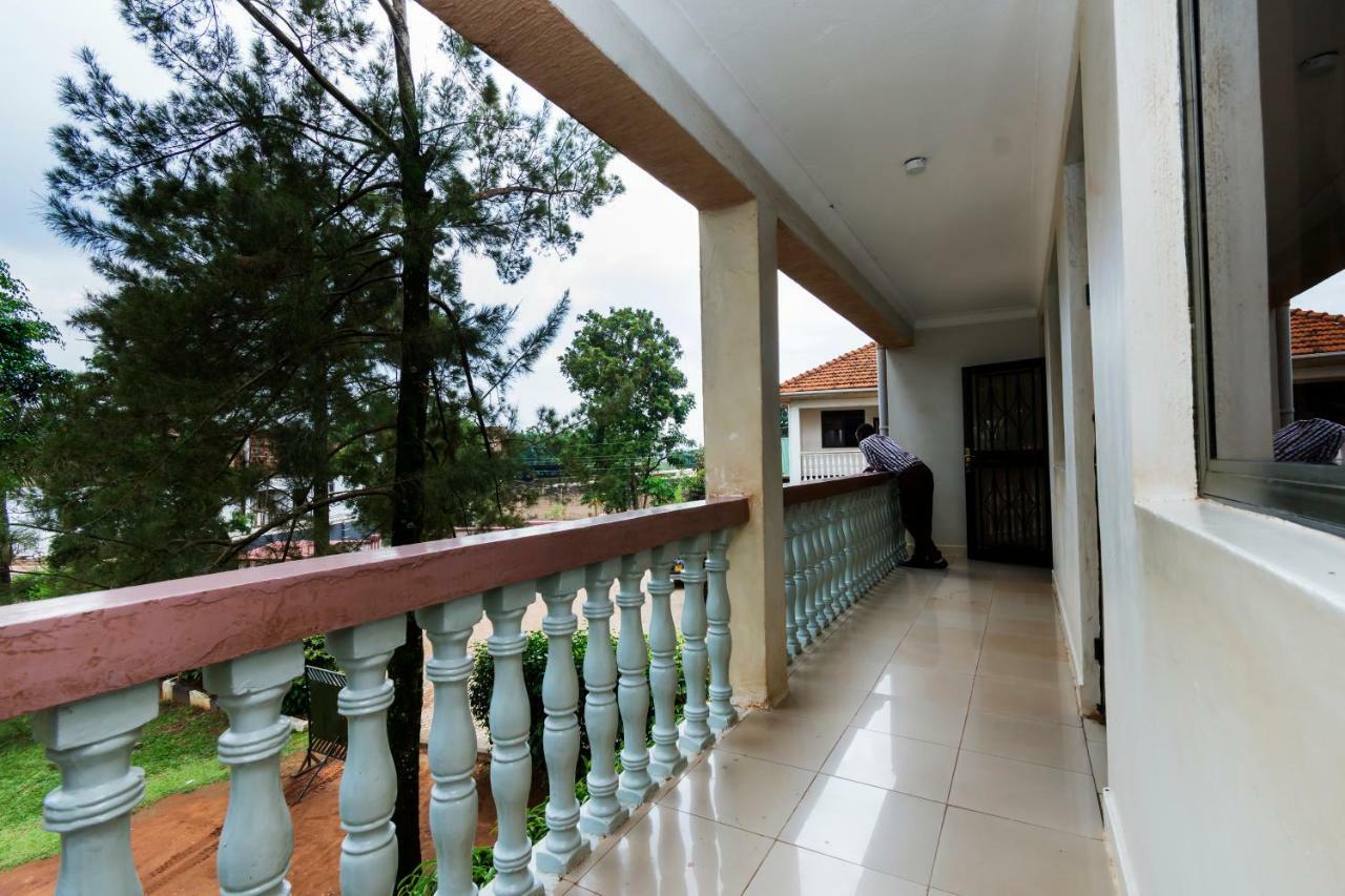 كامبالا Royal Lake View Gardens المظهر الخارجي الصورة